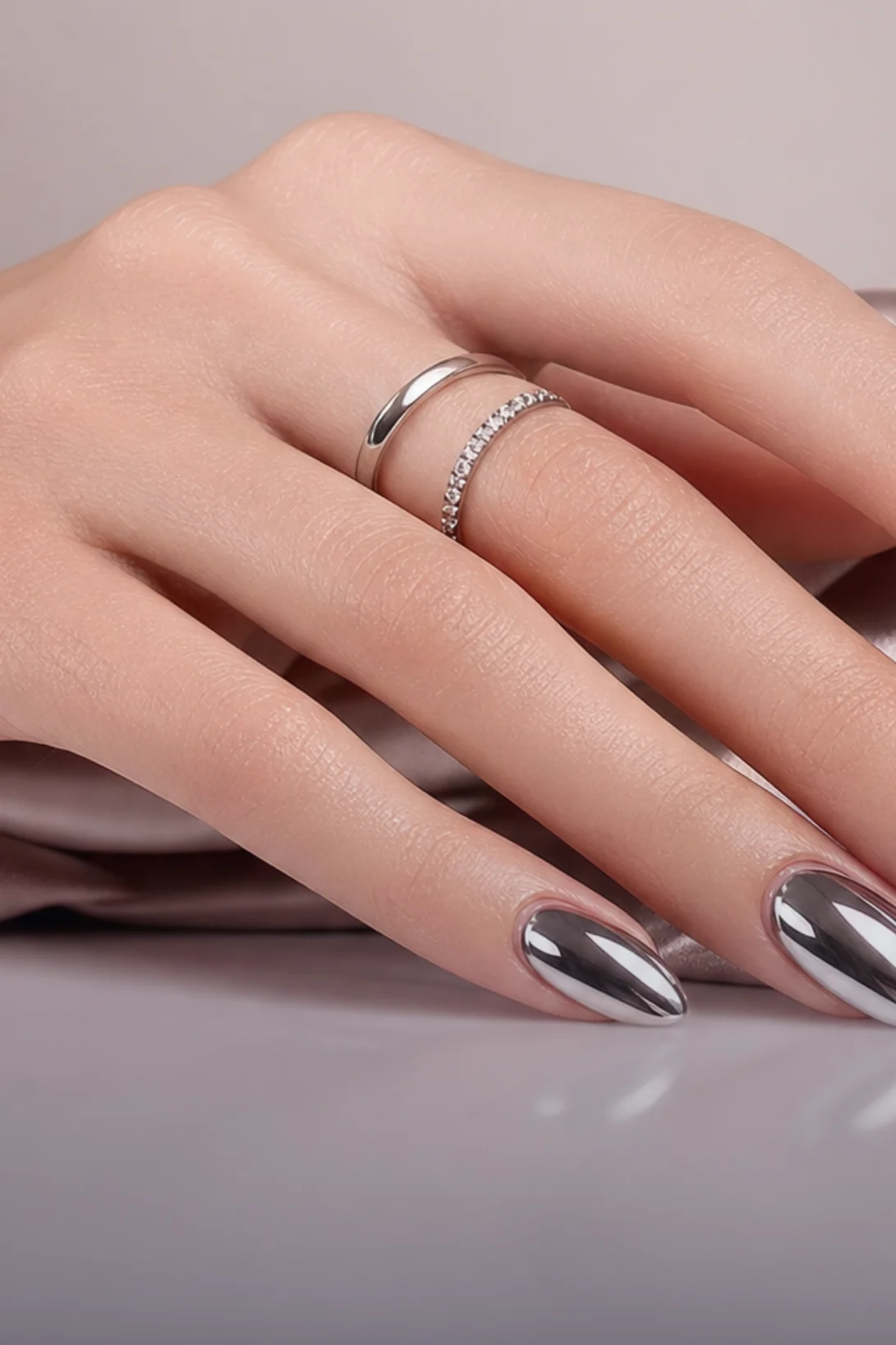 Chrome argent miroir — pose d’ongles à domicile