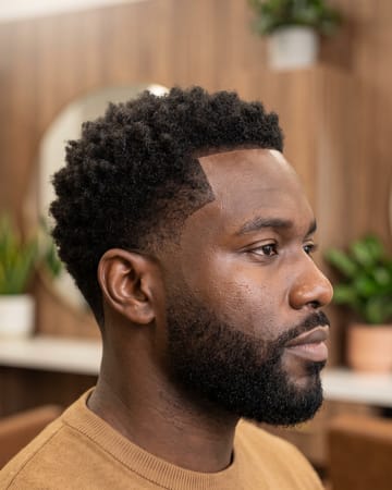 Cheveux et barbe alignés