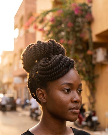 Chignon afro sculpté de mariée