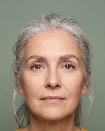 Brow lift sourcils gris argentés