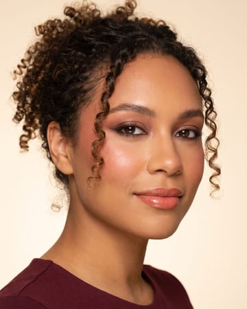 Blush romantique et teint nacré