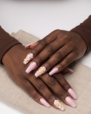 Fleurs 3D sur ongles longs