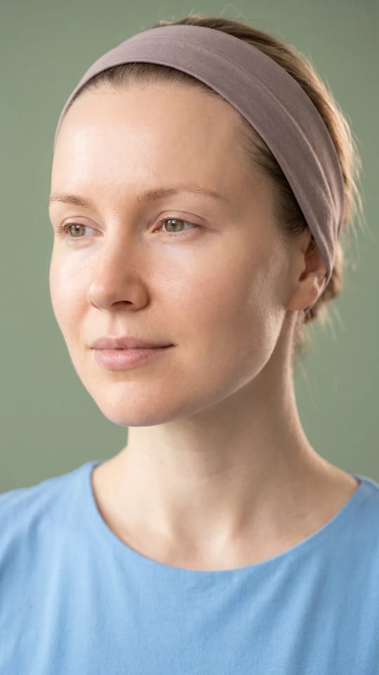 Peeling mandélique, peau apaisée : La peau claire sensible après un peeling mandélique : teint net et régulier, léger éclat, grain lisse, absolument aucune rougeur ni peau qui pèle, un confort total.