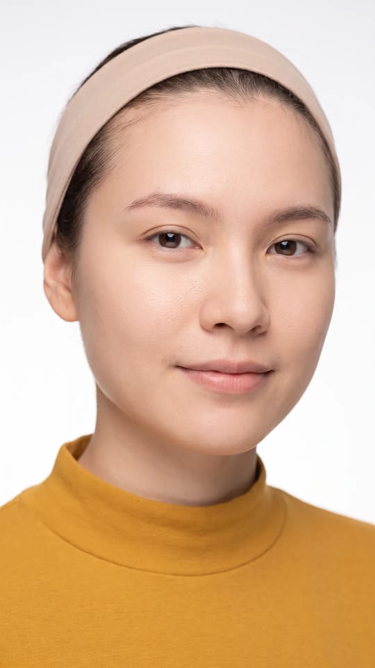 Pores nets, teint mat frais : La peau claire à tendance grasse après un peeling salicylique : fraîche, mate, aux pores affinés, sans imperfection, grain lisse et absolument sans rougeur.